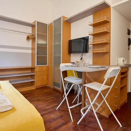 Artist Nadia's In Porta Vercellina Apartment *