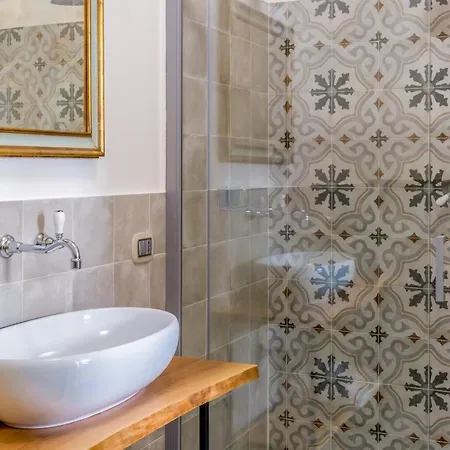 Ca' Maggiolina Bed & Breakfast 4*