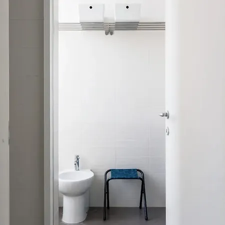 Minimal And Charming In Isola District-via Farini Apartman *