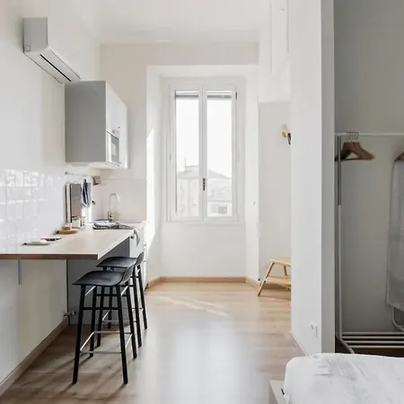 Minimal And Charming In Isola District-via Farini Apartman