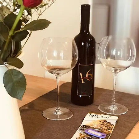 Cozy 3 Km Away From Duomo ميلان