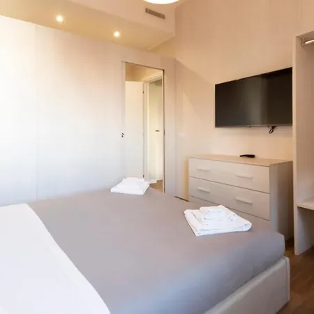 Via Torino 1 Апартаменты Милан