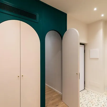 Youhosty - Borgonuovo 4 *