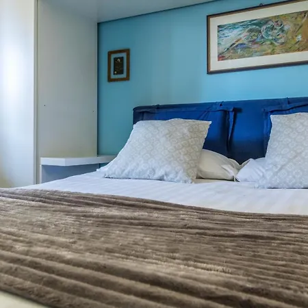 Altido Quiet Apt For 4 With Terrace Near Train Station شقة ميلان