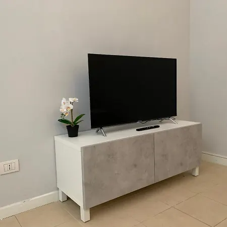 Apartment Bilocale Di Ringhiera In Corso Como/garibaldi Milan