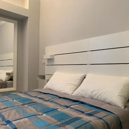 Apartment Bilocale Di Ringhiera In Corso Como/garibaldi