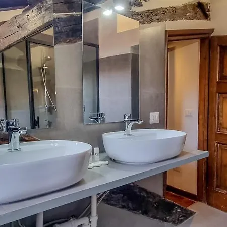 Altido Charming Flat For 6 In Historic Carrobbio Apartman *