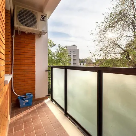 Guesthost - Piazza Tripoli Bright Милан