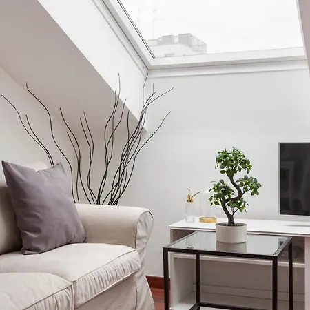 2 Bedroom 2 Bathroom Apt - Duomo 2 * Milan