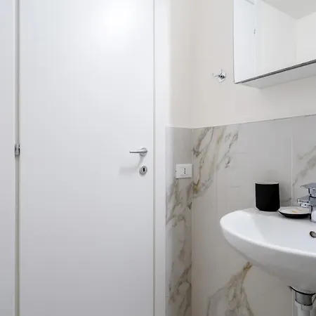 Italianway Apartment *