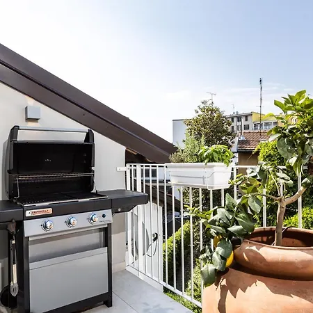 *villa Olivo*with Private Terrace & Jacuzzi + 3bedrooms Milan