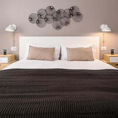 Hemeras Boutique Homes - Design In Canals District * Milán