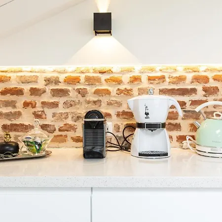 Holiday home *villa Olivo*with Private Terrace & Jacuzzi + 3bedrooms Milan