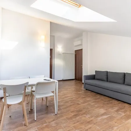 Alessia's Flat - Affori * Milánó