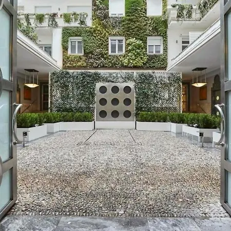 Palazzo Beltrade By Halldis Apartament