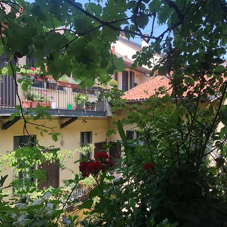 Il Tetto Fiorito Dell'isola Appartement *