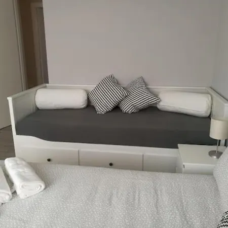 Con Grande Terrazzo In Via Lomellina - Lome 527 Milano