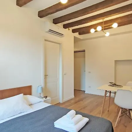 Navigli - Via Vigevano 아파트 밀라노