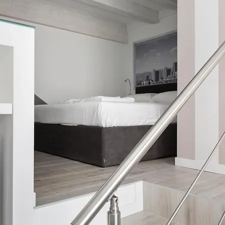 Nest For 2 In Fashion District Via S Cecilia Milano