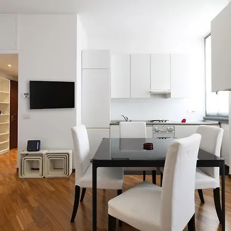 Charming San Babila Apt. Апартаменты Милан