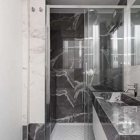 Nest For 2 In Fashion District Via S Cecilia * Milano