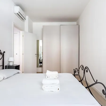 Guesthost - Station Renovated