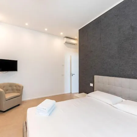 Easylife - Wonderful Penthouse With Terrace A Few Steps From The Duomo Apartment *