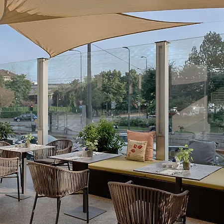 Hotel Avani Palazzo Moscova 4*