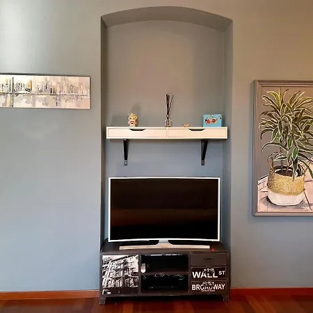 The Painting Apartment. A And Lovely In * 밀라노