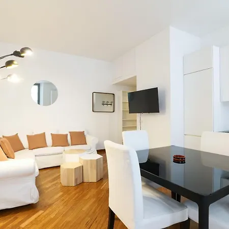 Charming San Babila Apt. Апартаменты Милан