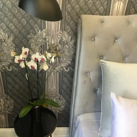 Lippi 42 With Private Garden B&B *