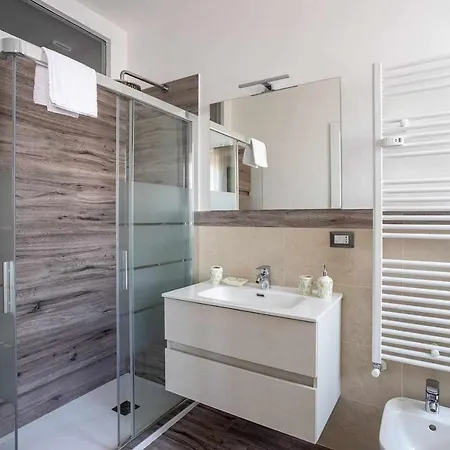 Rent Apartment - Parking And Comfort - Spacious Apt Up To 8 Pax Apartment *