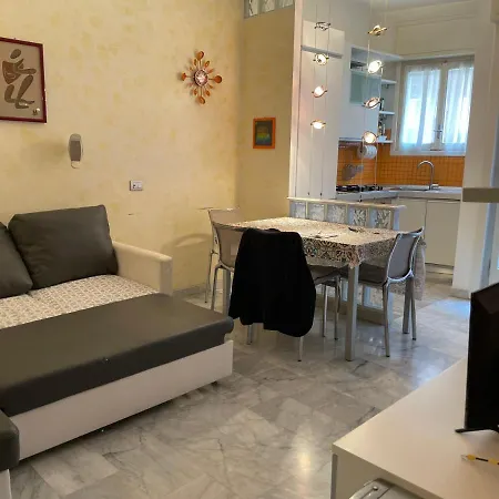 Impeccable In Next To M1 Metro 10 Mins Away From Duomo Wi-fi Feel Like Bed and Breakfast Μιλάνο
