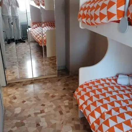 Impeccable In Next To M1 Metro 10 Mins Away From Duomo Wi-fi Feel Like Bed and Breakfast Μιλάνο