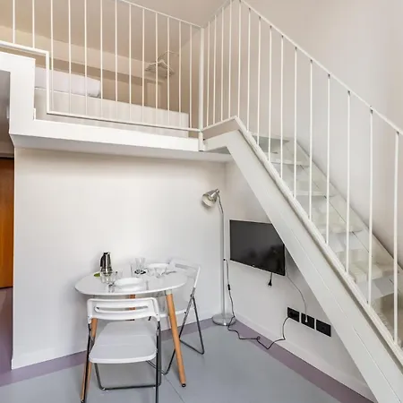 Guesthost - Apts Milano-corso Magenta Mediolan