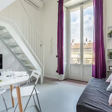 Guesthost - Apts Milano-corso Magenta * Mediolan