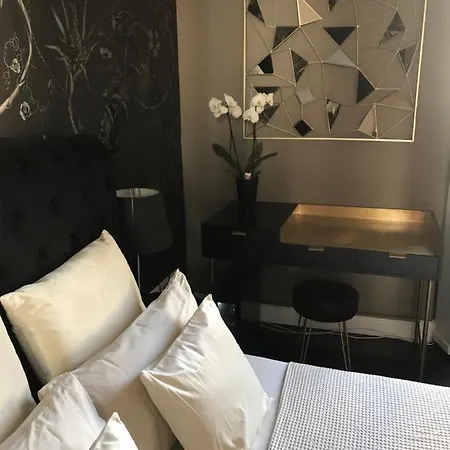 Lippi 42 With Private Garden B&B *