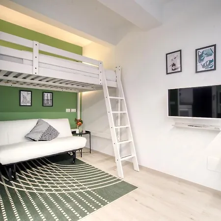 Hotel Suzzani 273 *