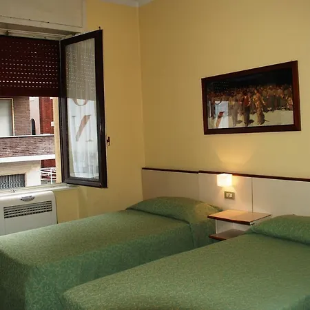 Boston Hotel 2*