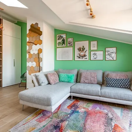 Guesthost - Cozy With Parking 5 Min Walk From The Bus Stop Apartmán Milán