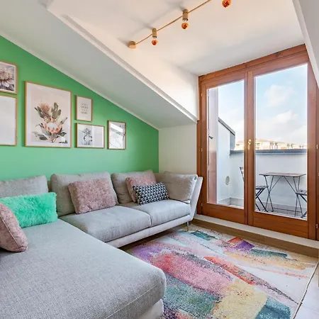Cozy W/parking 5 Min Walk From The Bus Stop