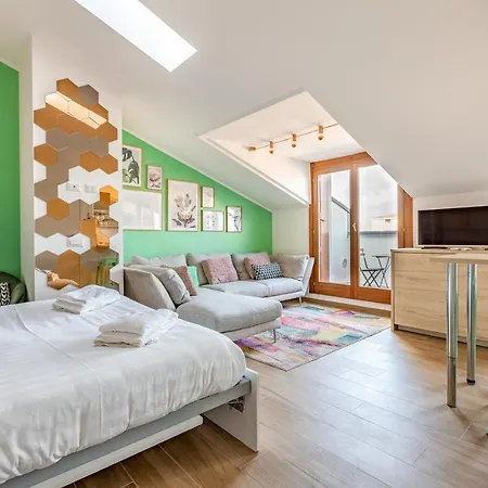 Guesthost - Cozy With Parking 5 Min Walk From The Bus Stop Apartman Milánó