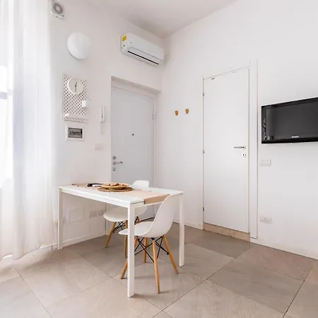 Cosy With Shared Terrace! Apartament Mediolan