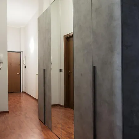 Youhosty - Venini 59 * Milano