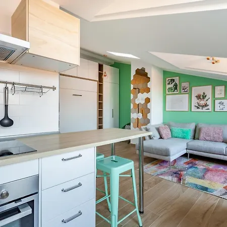 Guesthost - Cozy With Parking 5 Min Walk From The Bus Stop * Milán