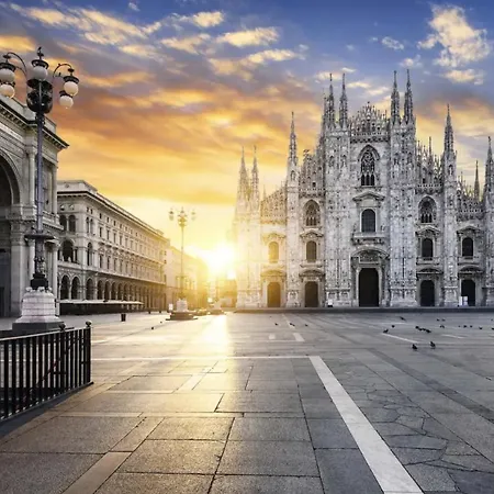 Apartmán Luminoso Attico Con Garage Gratis Vicino Al Duomo E Allo Ieo