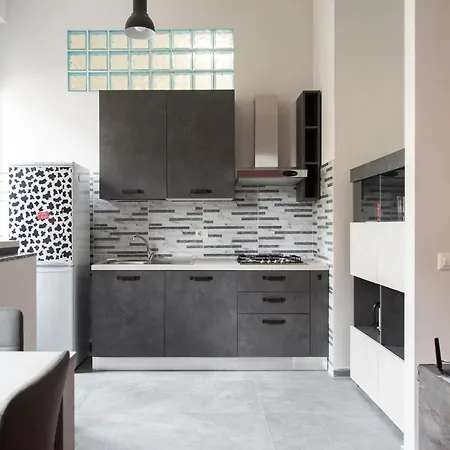 Youhosty - Venini 59 * Milano