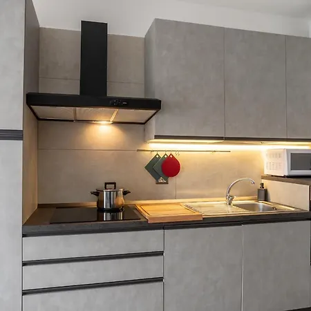 Apartment Rent Apartment - Parking And Comfort - Spacious Apt Up To 8 Pax