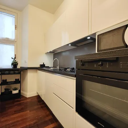 Apartment Designed Pop 2 Bedrooms, 2 Baths In Center - Wifi, Ac, Steps From Subway M1 And M2, Station And Airport Connected *