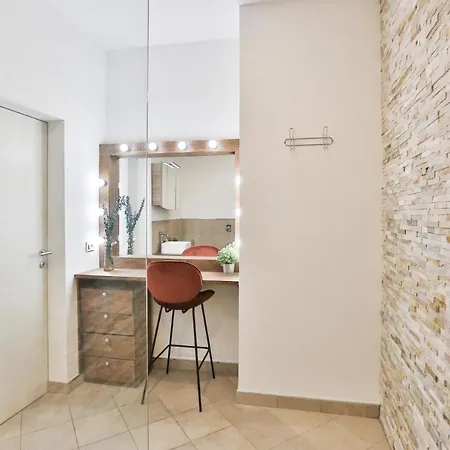 Easylife - Elegante E Rifinito Vista Duomo In Piazza San Babila Apartment *